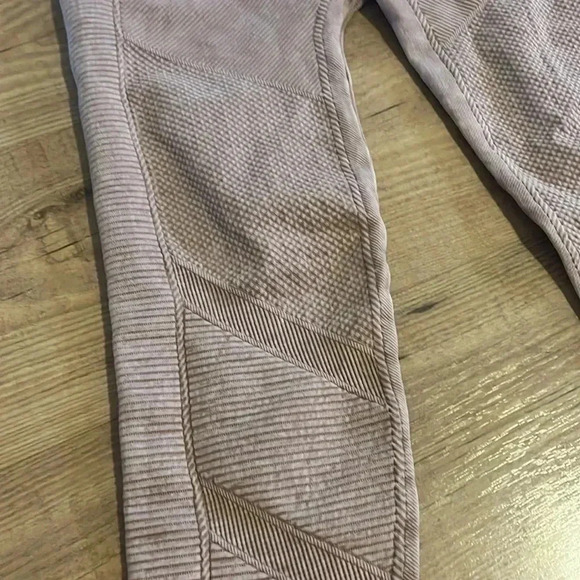 Nikibiki Seamless Leggings - Picture 4 of 12